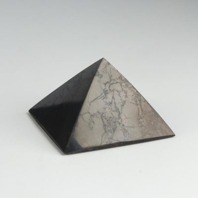 Пирамида из шунгита "Близнецы", полированная, 5 см