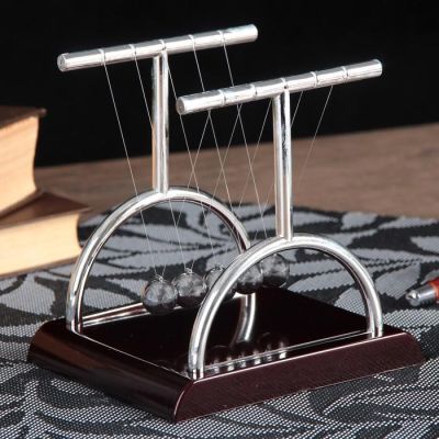 Маятник Ньютона на квадратной подставке, средний, цвет бордовый