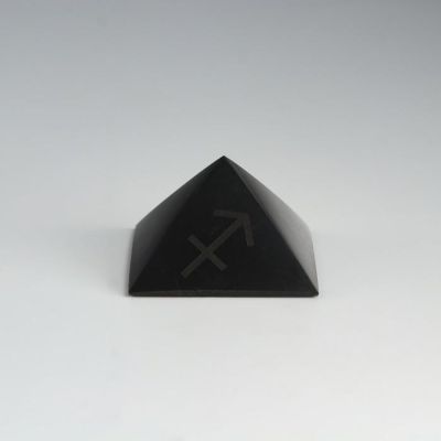 Пирамида из шунгита "Стрелец", полированная, 5 см