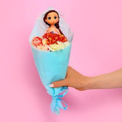 Букет с игрушкой «Кукла Мила»