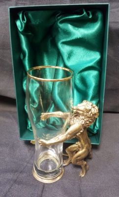 Пивной бокал со львом из латуни в подарочной коробке