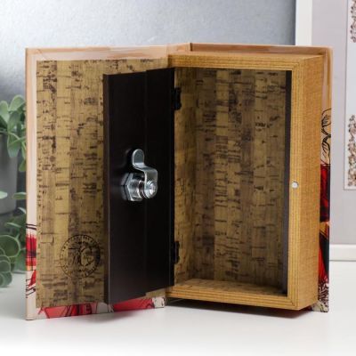 Сейф-книга дерево кожзам "Зелёный птенчик и красные цветы" 21х13х5 см