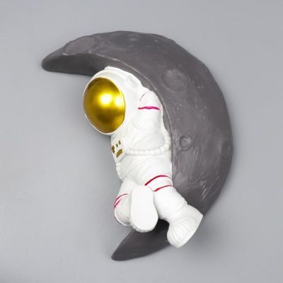 Сувенир полистоун настенный декор "Астронавт на месяце" 22х21,5х7 см