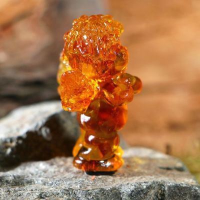 Сувенир автомобильный "Амурчик", янтарь