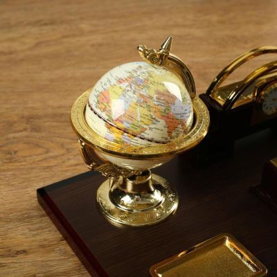 Набор настольный 7в1(блок д/бум,подст.д/печати,карандашница, кальк, глобус, визитн с часами)   51139