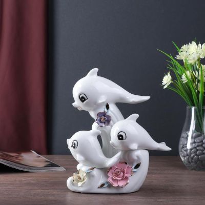 Сувенир керамика "Дельфины с цветными розами" белый 21,5х18х8,5 см