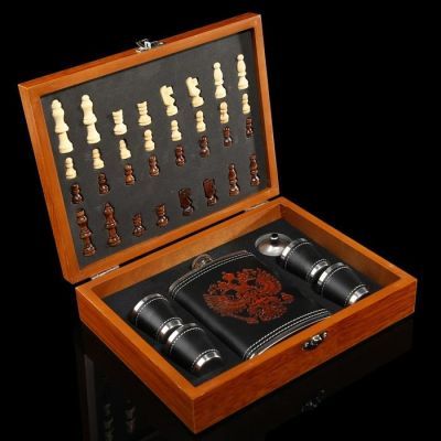 Набор 7 в1: фляжка 8 oz с Гербом, 4 рюмки, воронка, шахматы, 18 х 24 см