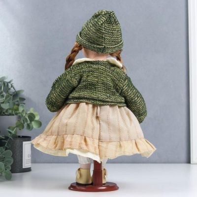 Кукла коллекционная керамика "Василиса в бежевом платье, зелёном жакете" 30 см