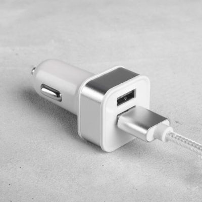 Набор аксессуаров для автомобиля «Характер и сила» 3 в 1 (магнитный держатель, USB-адаптер, кабель для зарядки)