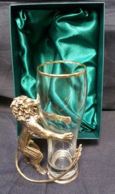Пивной бокал со львом из латуни в подарочной коробке