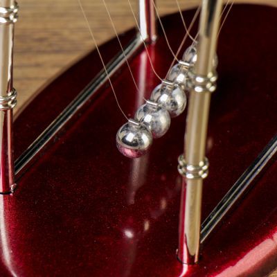 Маятник Ньютона на овальной подставке, коричневый, малый