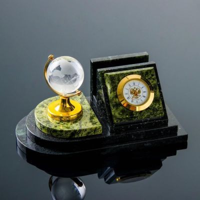 Визитница «Змеевик»: часы, глобус