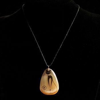 Кулон «Взгляд кошки», селенит