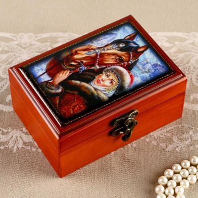 Шкатулка «Девушка с лошадью», 13х9 см