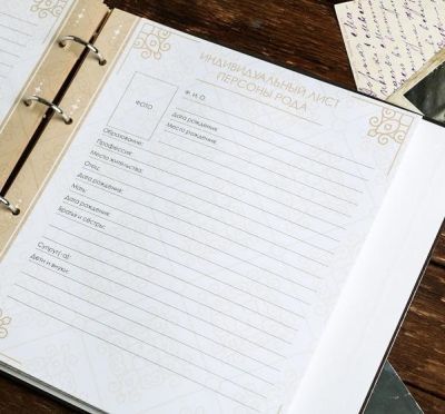 Родословная книга "Семейная" с деревянным элементом 