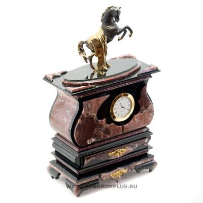 Часы "Конь с попоной" №1 камень креноид змеевик