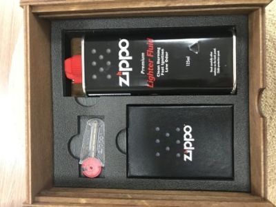Подарочный набор Zippo (бензин 125мл + кремнии + место для зажигалки)