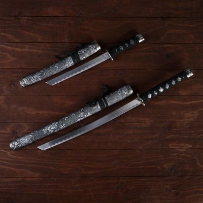 Сув. изделие катаны 2в1 на подставке, ножны кожзам, цветы серые 47/70см