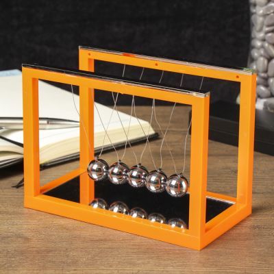 Маятник Ньютона на прямоугольной зеркальной подставке, МИКС