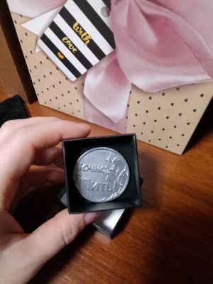 Монета из сплава под серебро «Точно пить/ Надо пить» в подарочной коробочке (d=4 см)