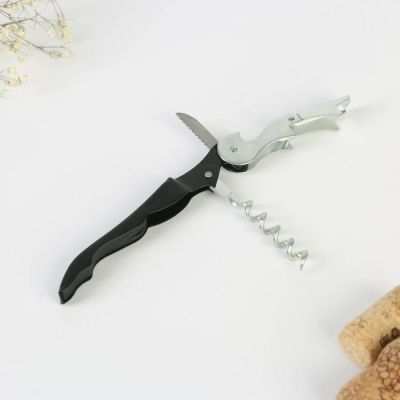 Штопор на открытке "Подруги в вине" 10 х 15 см