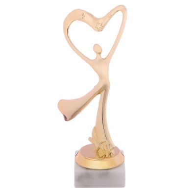 Кубок «Девушка в полете», 20,5 х 8 х 5 см