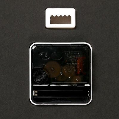 Фоторамка на 4 фото 10х15 см с часами "Цветочки" белая