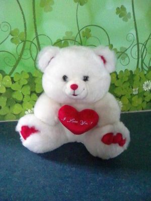 Игрушка мягкая «Медвежонок с сердцем» (высота 28 см)