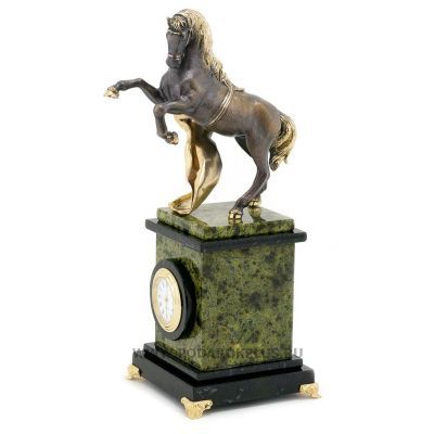 Часы "Конь с попоной" камень змеевик