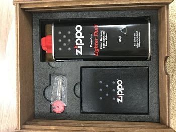 Подарочный набор Zippo (бензин 125мл + кремнии + место для зажигалки)