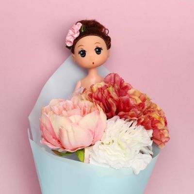 Букет с игрушкой «Кукла Мила»