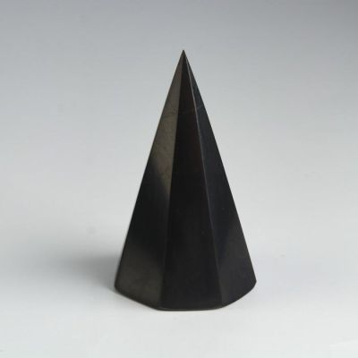 Пирамида из шунгита, восьмигранная, высокая, полированная, 7 см