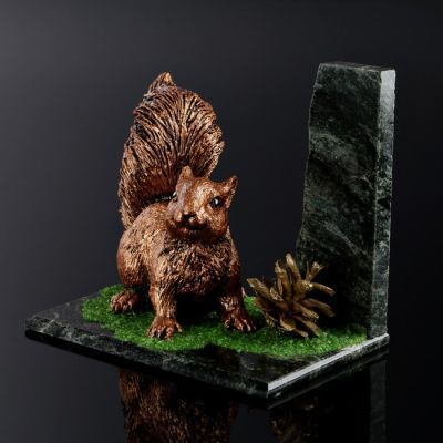 Сувенир "Белка с шишкой", 8х12х9 см, змеевик, гипс