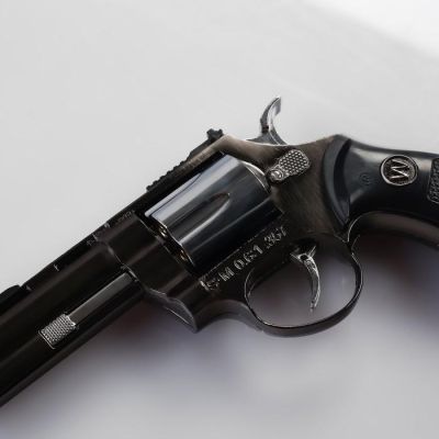 Зажигалка газовая "Пистолет", в кобуре, пьезо