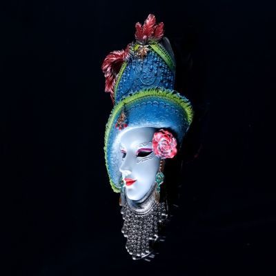 Венецианская маска "Леди в шляпе" белая 33см