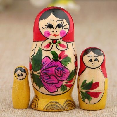Матрёшка «Семёновская», красный платок, 3 кукольная, 7 см