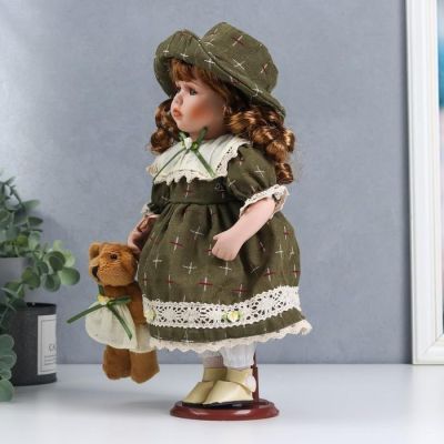 Кукла коллекционная керамика "Леночка в оливковом платье и шляпке, с мишкой" 30 см