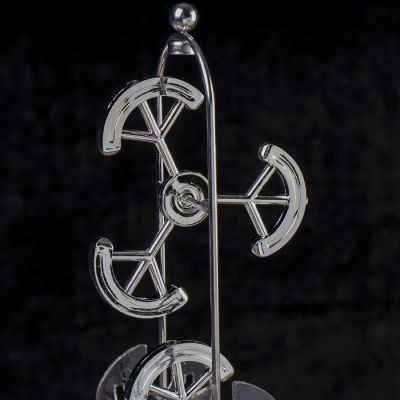 Маятник "Двигатель" 31х10,5х10,5 см