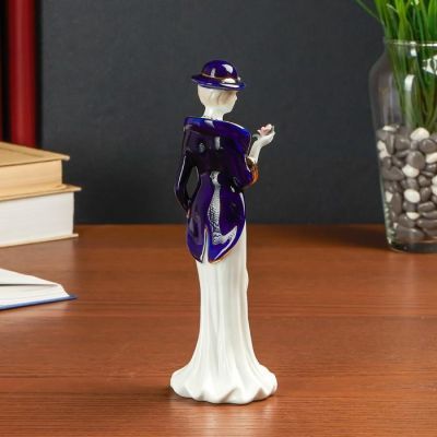 Сувенир "Мадмуазель с бутоном в ладонях" 20×7×7 см