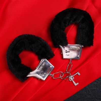 Эротический набор для двоих «Во власти страсти», 2 неоновых кубика, наручники, 18+