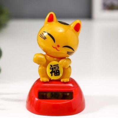 Маятник пластик от солнечной батареи "Кот Манэки-нэко счастливый" жёлтый 8,5х5х6 см