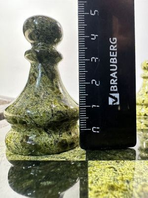 Шахматы из камня змеевик (доска 38,5 х 38,5 см), доска и фигуры полностью из камня