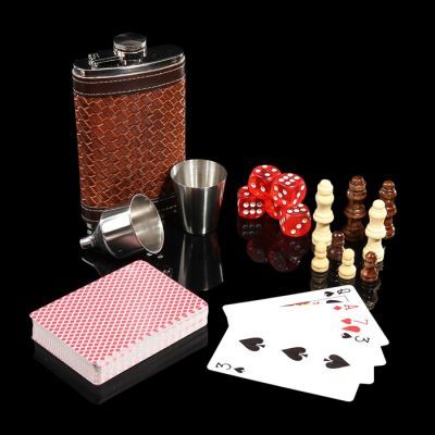 Набор 6в1:фляжка 8 oz, рюмка, воронка, 5 кубиков 1.5 см,карты, шахматы