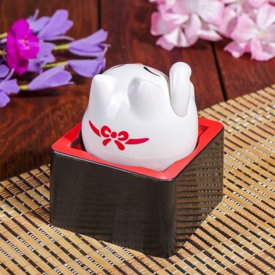 Маятник пластик от солнечной батареи "Весёлый кот Манэки-нэко" белый 10х8,5х8,5 см