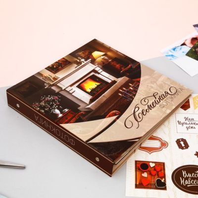 Фотокнига с наклейками "Семейная", 26 х 26 см, 25 листов: 5 дизайнерских, 10 магнитных и 10 цветных